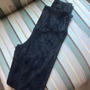 Black snake print leggings